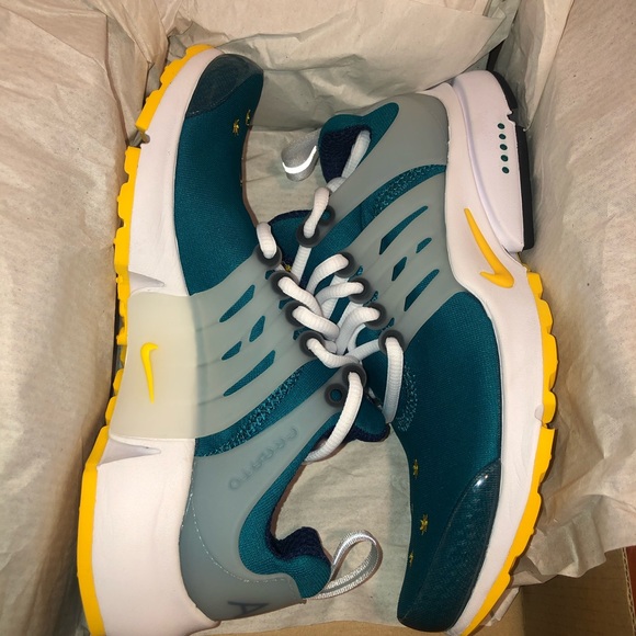 Nike Air Presto”Australia” Size 5-7M)